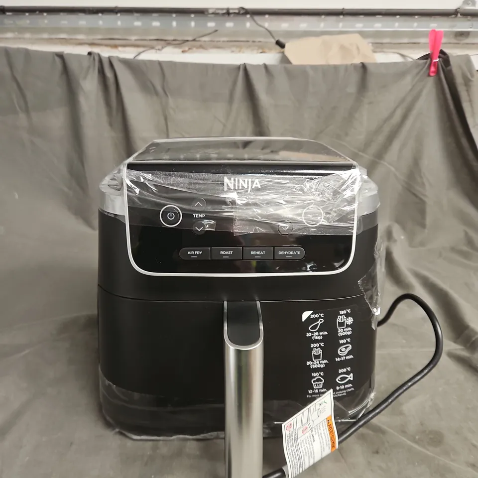 BOXED SHARK NINJA 4.7 LITRE AIR FRYER 