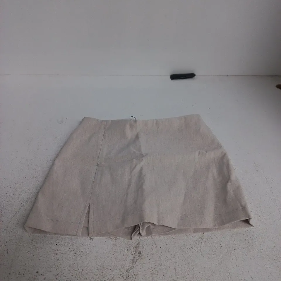 BERSHKA BEIGE SKORT – (EU XS) – MADE IN MOROCCO