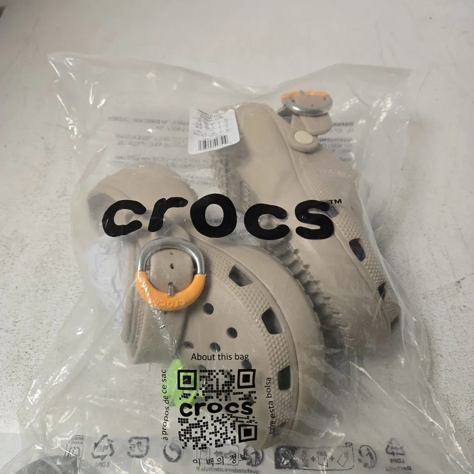CROCS CLASSIC PLATFORM BUCKLE CLOG – SAND BEIGE, UK 4