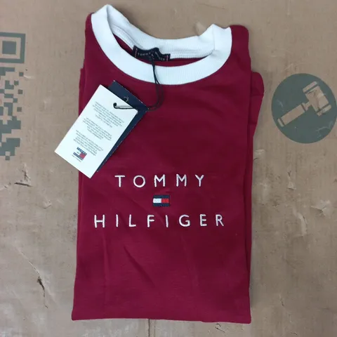 TOMMY HILFIGER SHORT SLEEVE CREW NECK T-SHIRT IN RED SIZE LARGE