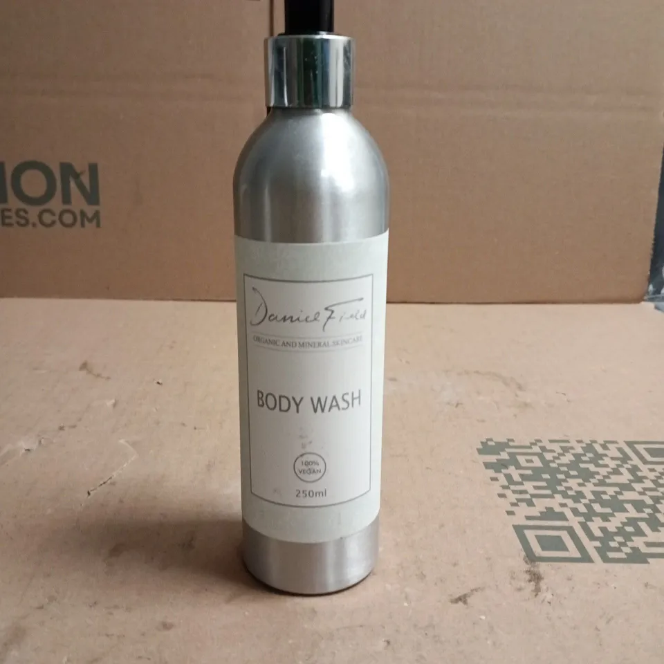 DANIEL FIELD BODY WASH – 250ML – ORGANIC & MINERAL SKINCARE (VEGAN)
