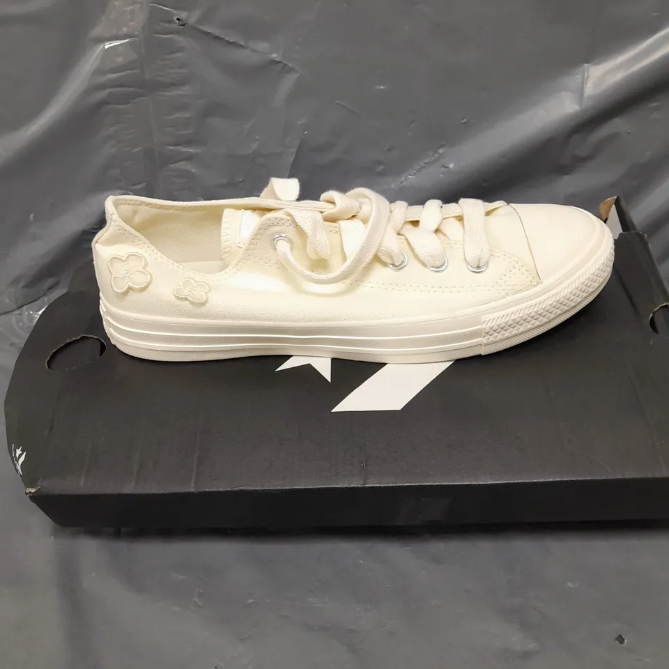 CONVERSE WOMENS OX TRAINERS - 8