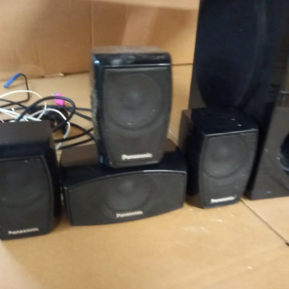 PANASONIC BLUERAY PLAYER AND SPEAKER SET