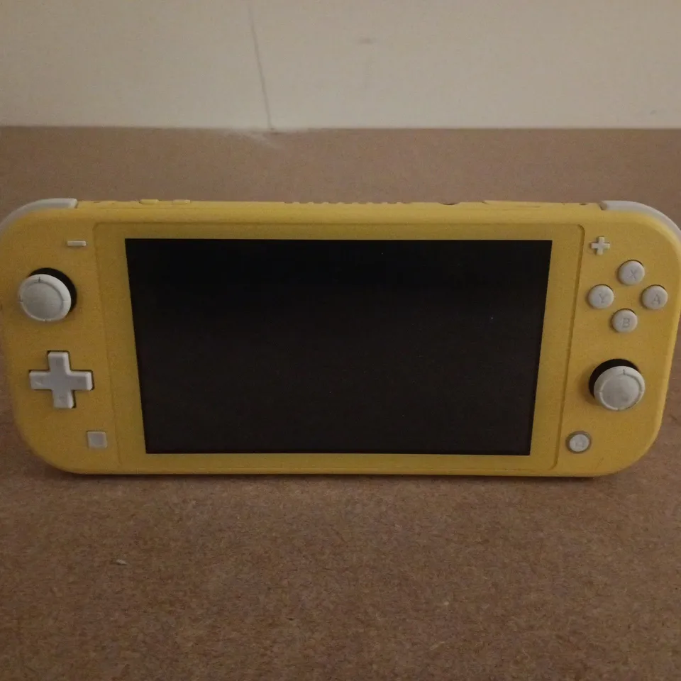 NINTENDO SWITCH LITE – YELLOW