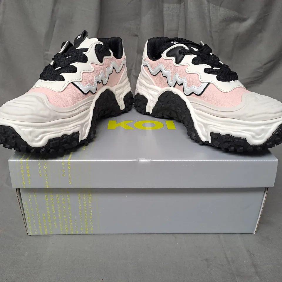 BOXED PAIR OF KOI VEGAN LAYER CAKE CHUNKY TRAINERS IN WHITE UK SIZE 5