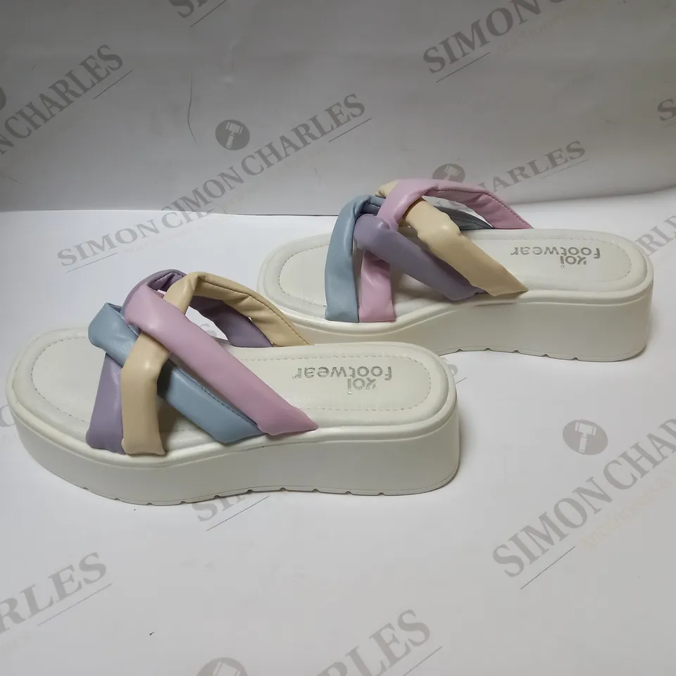 DESIGNER KOI VEGAN MULTI STARP SLIDES SIZE 4