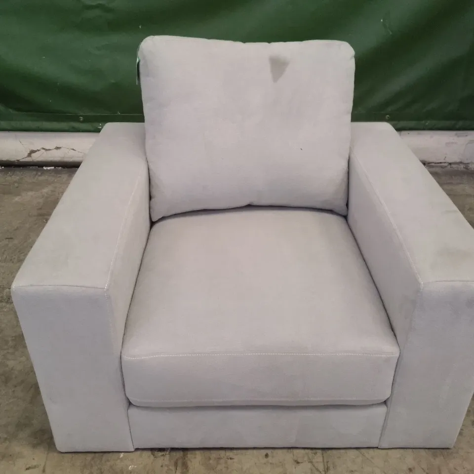 QUALITY DESIGNER ARMCHAIR - LIGHT GREY FABRIC