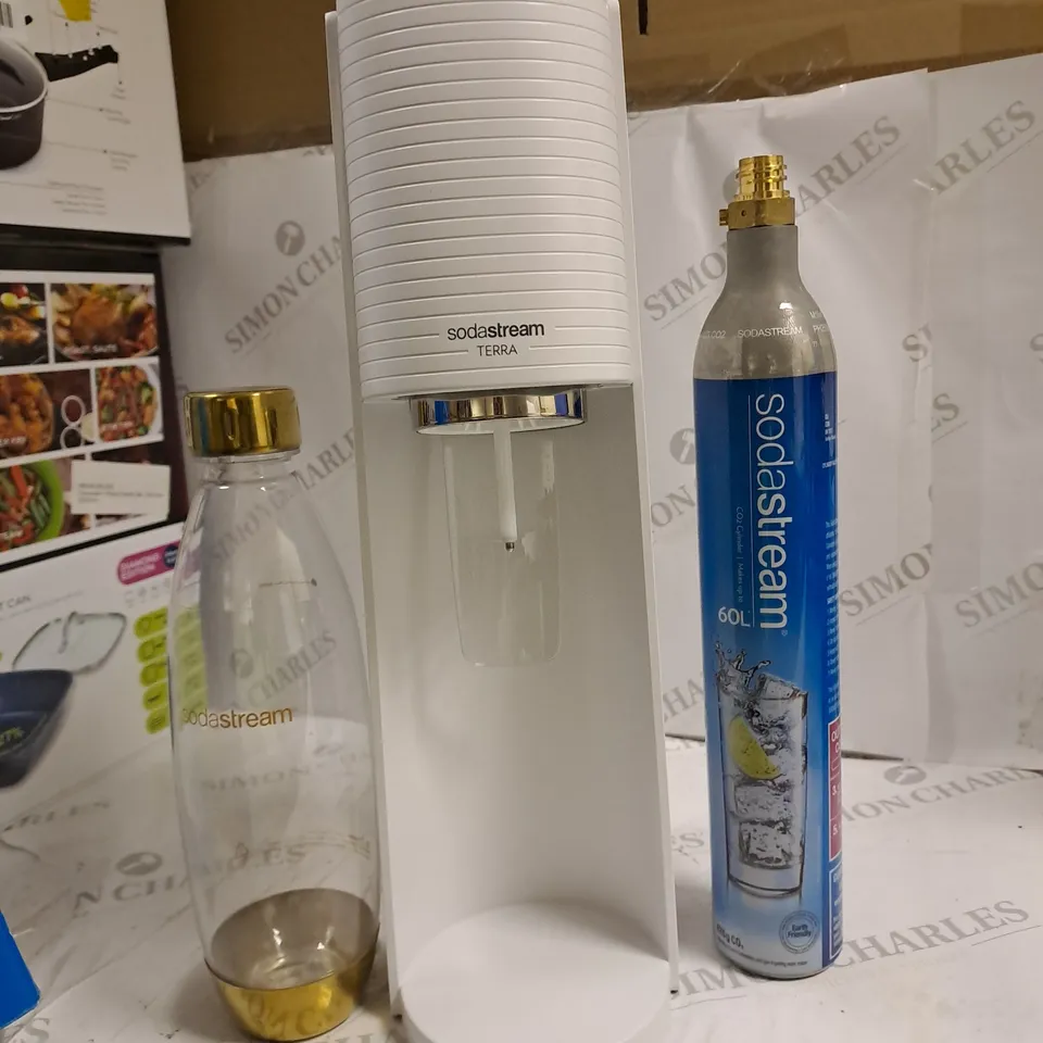 BOXED SODASTREAM SPIRIT ONE TOUCH SPARKLING WATER MAKER