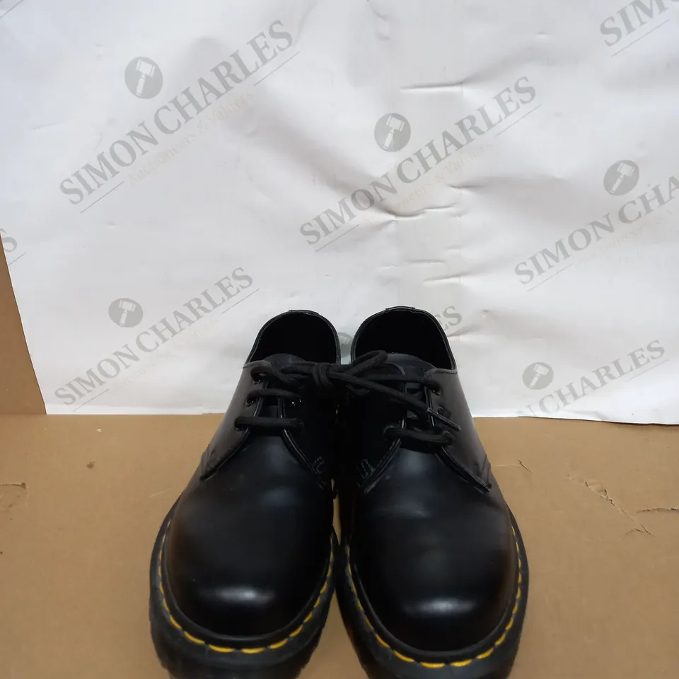 PAIR OF BOXED DR MARTENS WOMENS VIRGINIA LEATHER OXFORD SHOES SIZE UNSPECIFIED