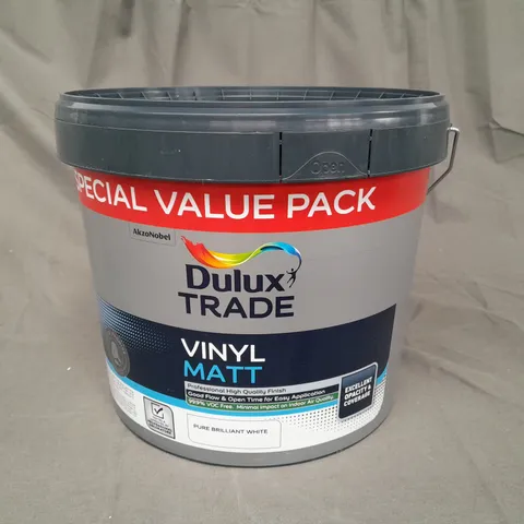 DULUX TRADE VINYL MATT PAINT IN PURE BRILLIANT WHITE (7.5L)