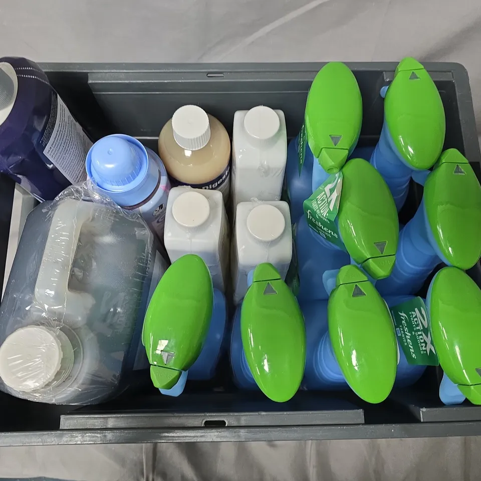 APPROXIMATELY 12 ASSORTED LIQUIDS TO INCLUDE FEBREEZE FABRIC, COMFORT PURE SCENT BOOSTER ELIXR, FINISH RINSE & SHONE AID, ETC