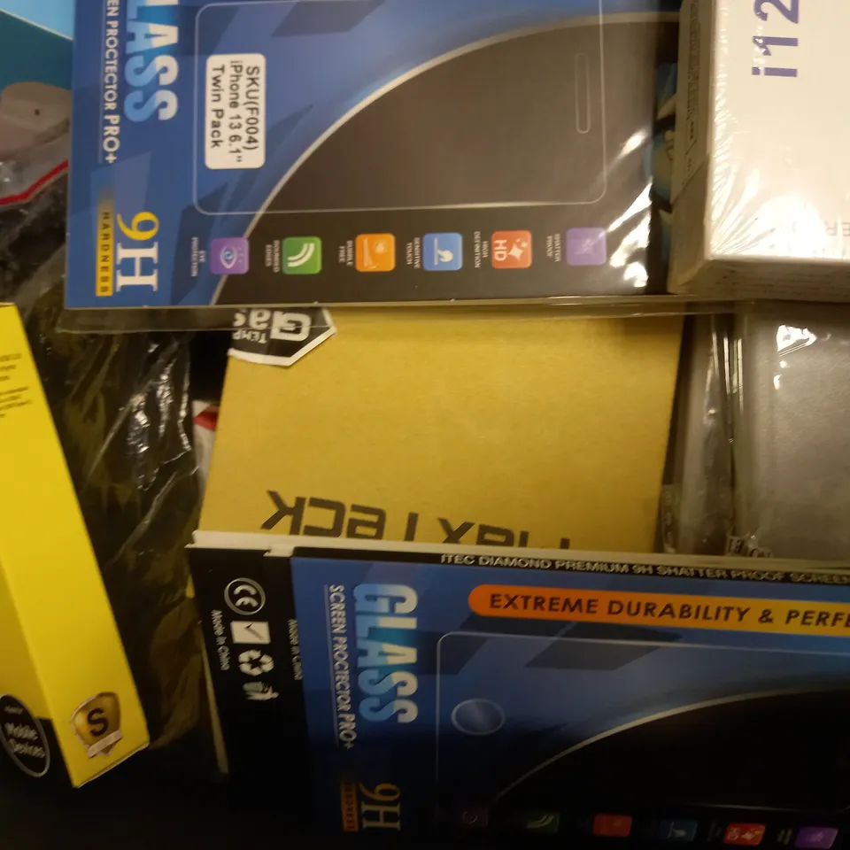 LOT OF APPROXIMATELY 20 PHONE ACCESSORIES, TO INCLUDE CASES, SCREEN PROTECTORS, ETC 