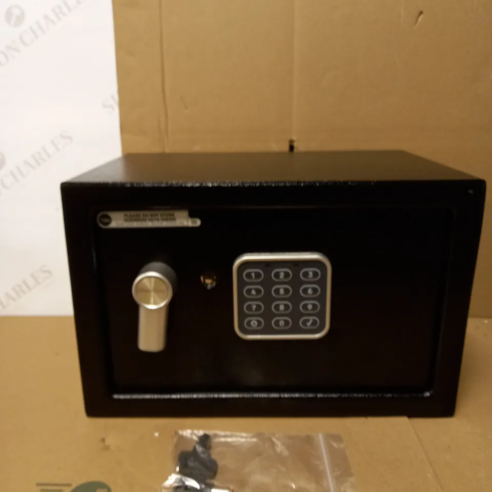 YALE SMALL ELECTRONIC SAFE 