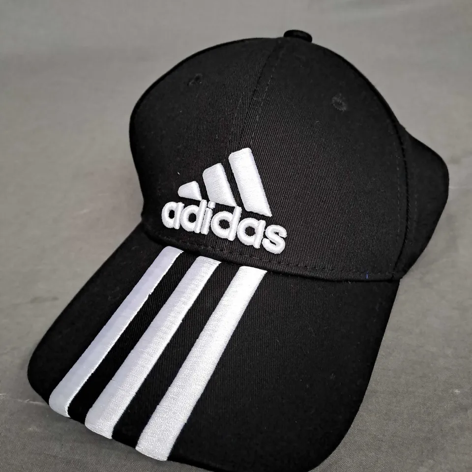 ADIDAS 3 STRIPE CAP IN BLACK