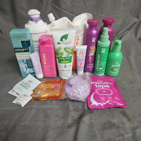 APPROXIMATELY 20 ASSORTED HEALTH & BEAUTY PRODUCTS TO INCLUDE - L'OREAL 72HR LIQUID MOISTURISER - BYOMA NOURISHING BODY OIL - KOEC MOUTH TAPE - ETC