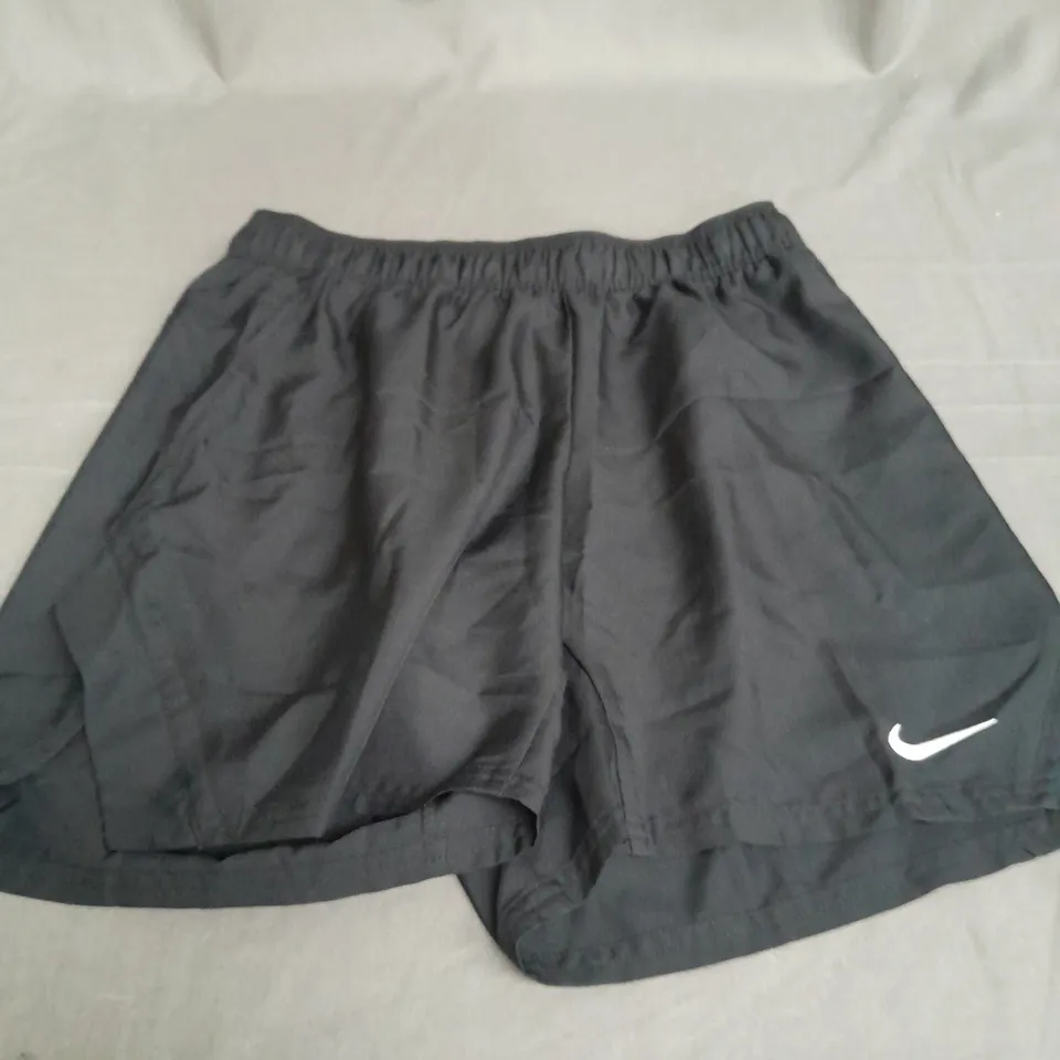 NIKE DRI FIT BLACK SHORTS - MEDIUM