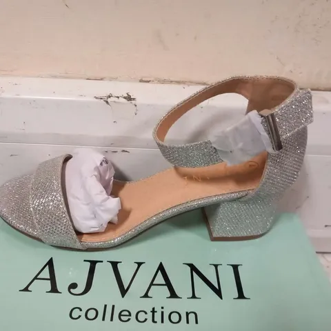 BOXED AJVANI COLLECTION BELLA SILVER SHIMMER SIZE 4