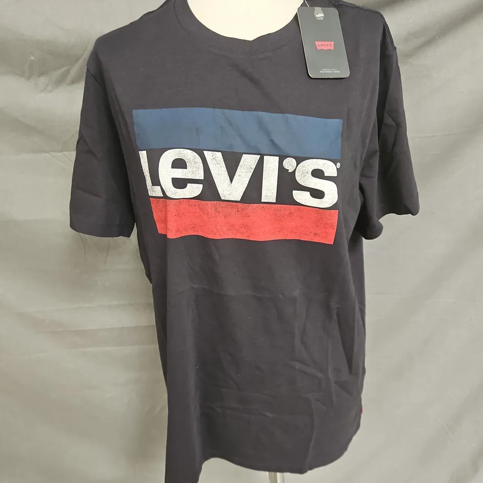LEVI'S GRAPHIC TSHIRT IN BLACK SIZE L