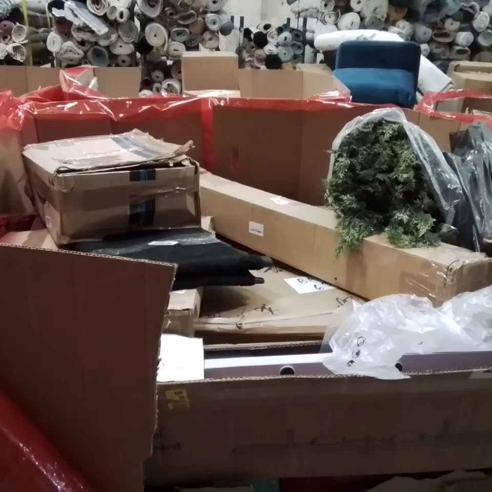 PALLET OF ASSORTED HOUSEHOLD GOODS AND PRODUCTS TO INCLUDE;LARGE RUG,MAT,STAKE LIGHT