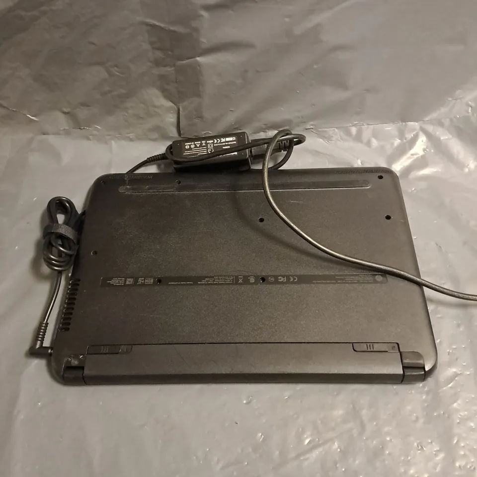 HP NOTEBOOK 14-AN063SA LAPTOP IN BLUE CHARGER INCLUDED