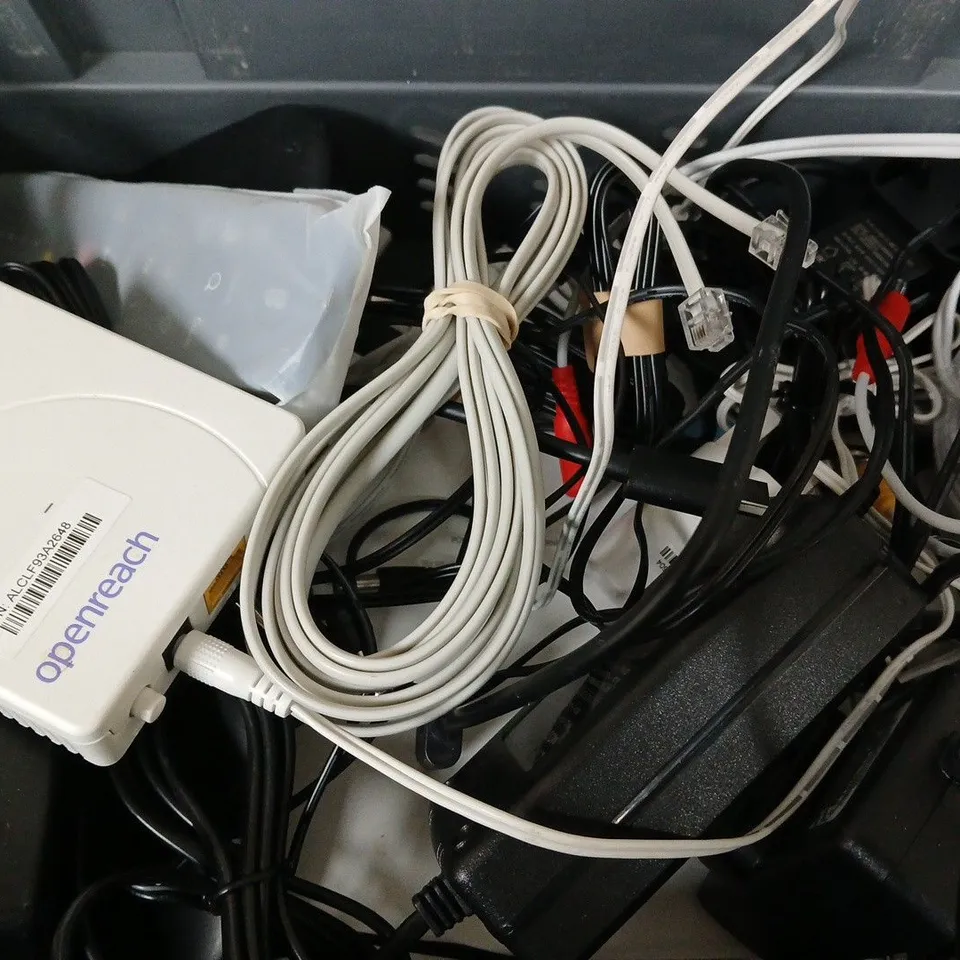 APPROXIMATELY 10 ASSORTED ITEMS TO INCLUDE - BT HUB , MICROPHONE ETC