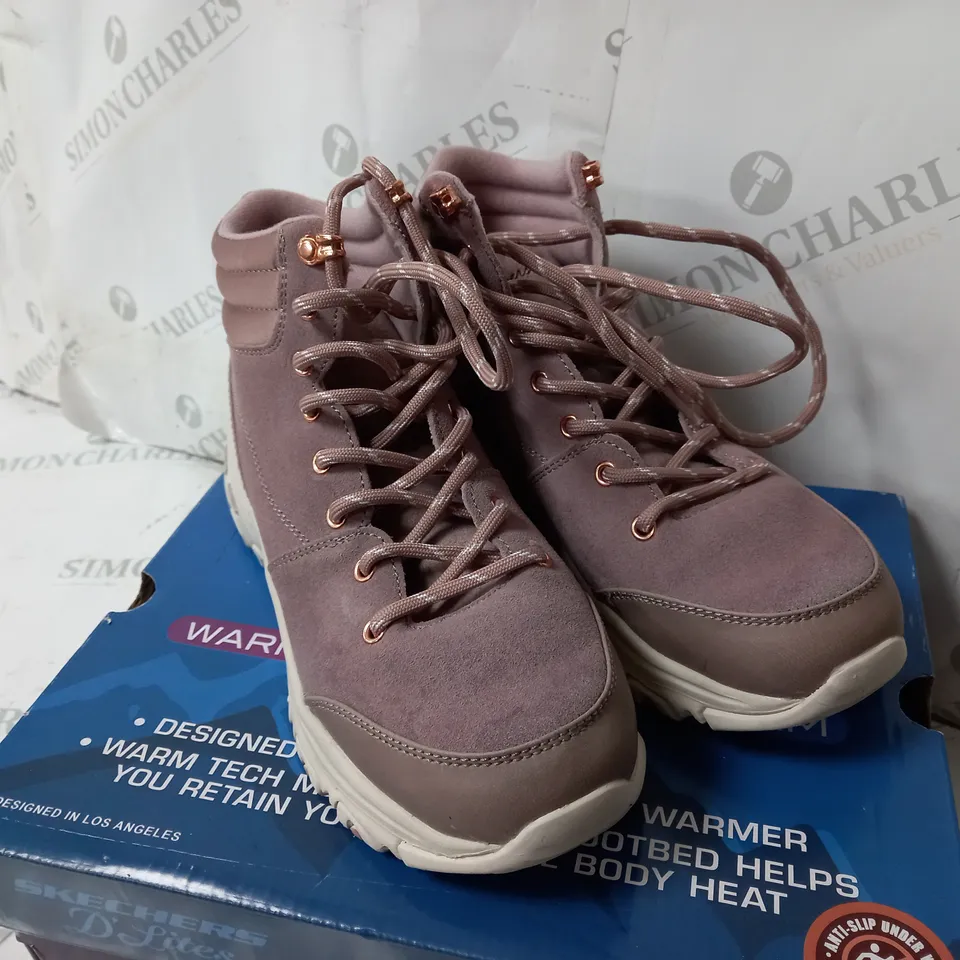 SKECHERS D'LITES SATIN COLLAR LACE UP BOOTS, BLUSH - SIZE 4