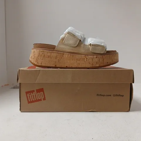 BOXED PAIR OF FITFLOP OPEN TOE PLATFORM SANDALS IN GOLS SIZE UK 4
