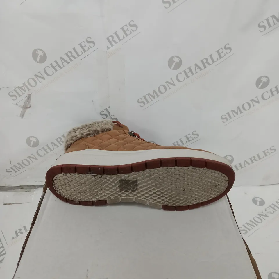 BOXED PAIR OF SKECHERS BOBS SKIPPER WAVE DIAMOND QUILTS BOOTS IN CHESTNUT UK SIZE 6