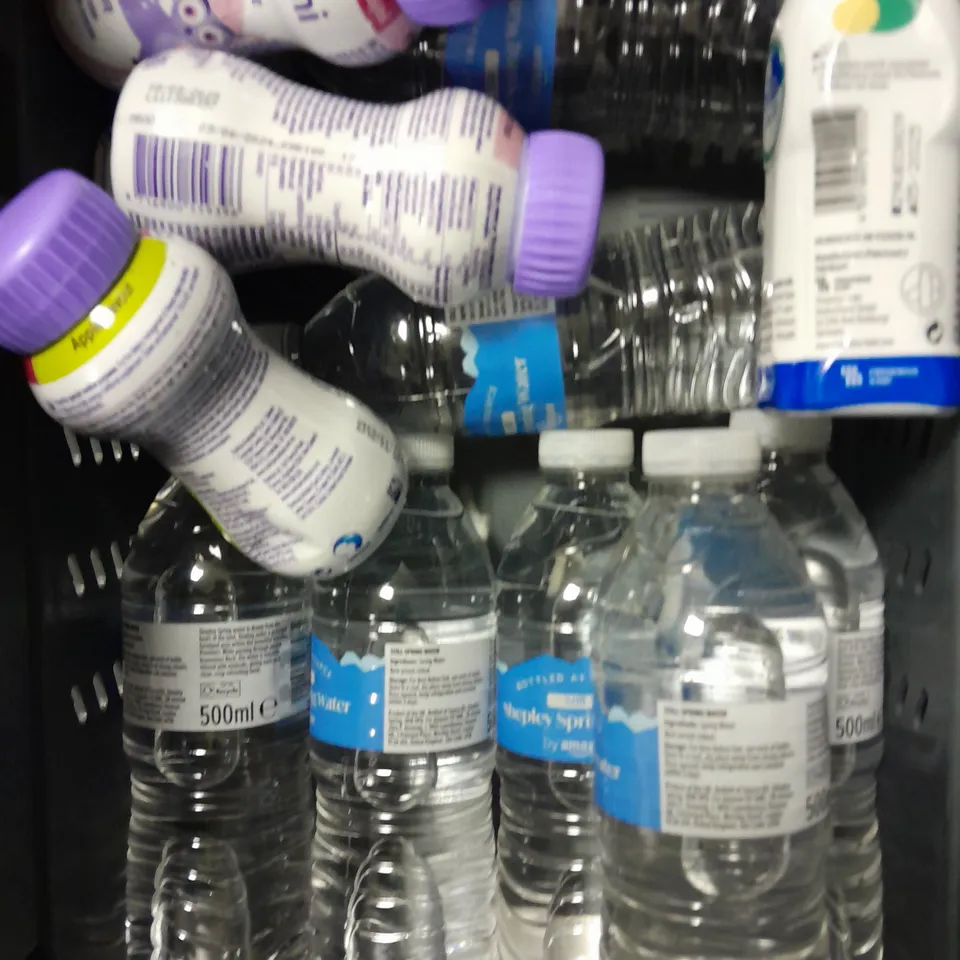 APPROXIMATELY 15 ASSORTED FOOD/DRINK PRODUCTS TO INCLUDE WHITAKERS CHOCOLATE, CHICORY ROOT TEA, SEA SALT ETC - COLLECTION ONLY 
