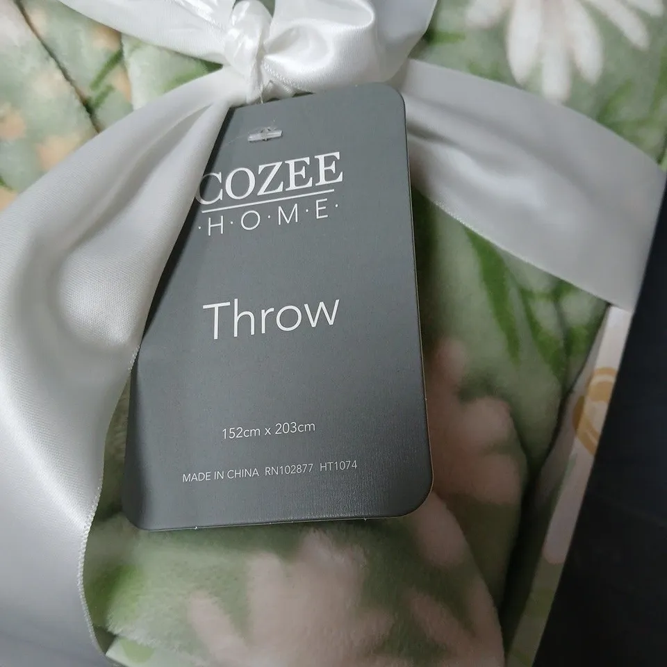 COZEE HOME THROW BLANKET – FLORAL GREEN, 152 CM X 203 CM