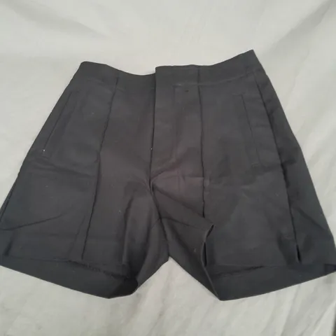 STRADIVARIUS PINTUCK SHORTS IN BLACK SIZE 8