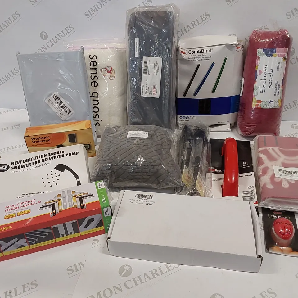 15 BRAND NEW ITEMS TO INCLUDE: FLANNEL BLANKET, COMBIND PLASTIC COMBS, PLASTERING FLOAT