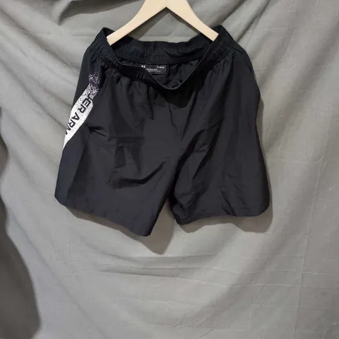 UNDER ARMOUR BLACK MEN'S ATHLETIC SHORTS, SIZE M, WITH WHITE SIDE STRIPE