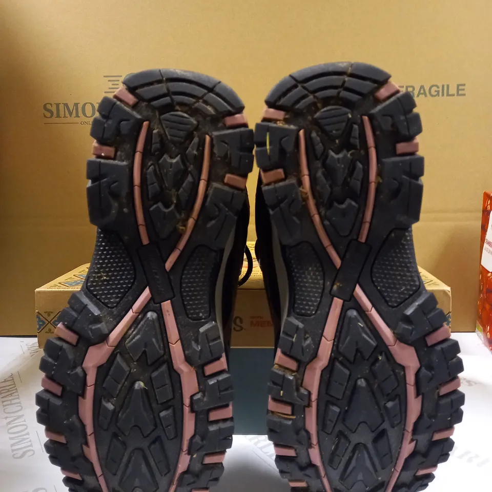 SKETCHERS CHOCOLATE HIKING BOOTS - SIZE 6