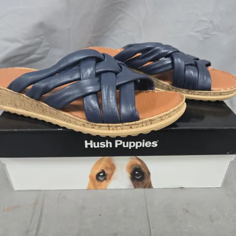 BOXED PAIR OF HUSH PUPPIES ALYSSA SLIDE SANDALS IN NAVY SIZE 8