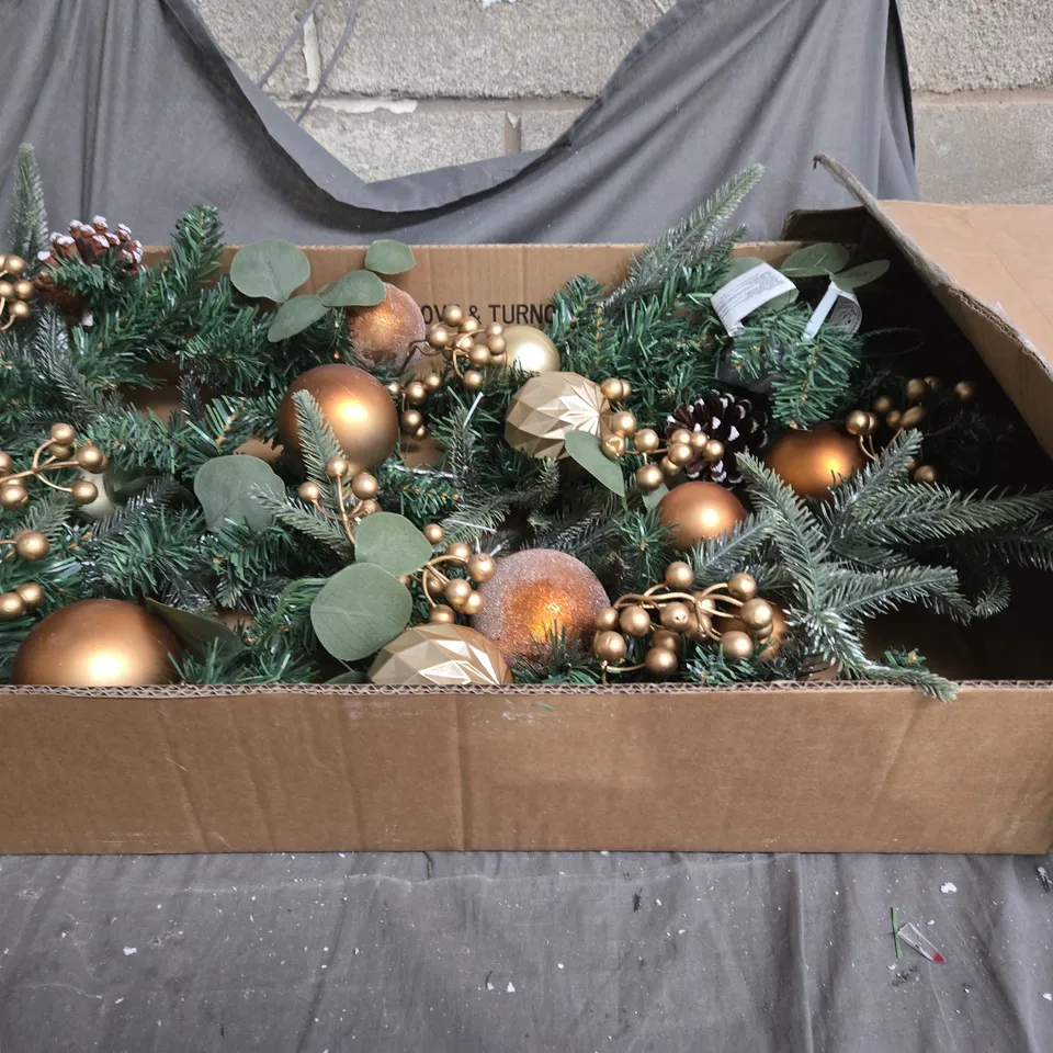 9FT COPPER AND GOLD PRE-LIT GARLAND  RRP £45.99