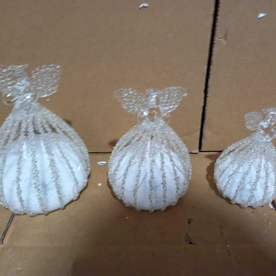 JULIEN MACDONALD SET 3 PRELIT GLASS ANGELS 