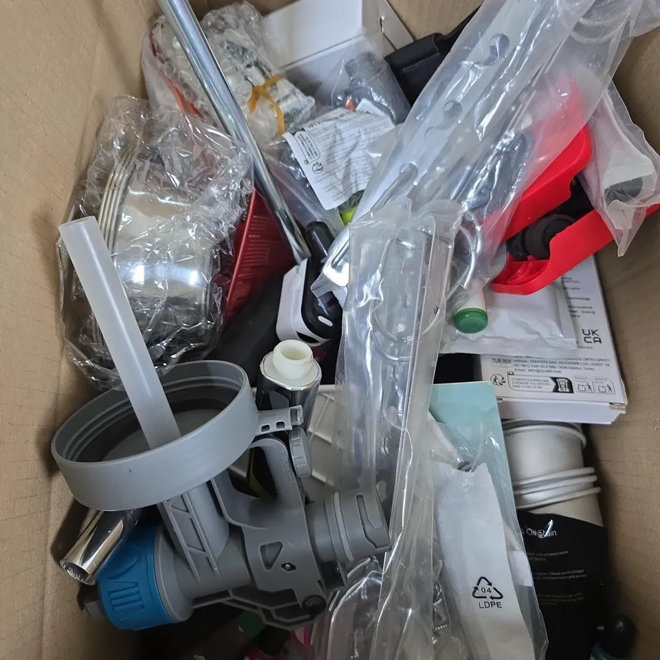 APPROXIMATELY 20 ASSORTED HOUSEHOLD PRODUCTS TO INCLUDE HEAD MASSAGER, JOURNAL, GIFT BAG TISSUE ETC 