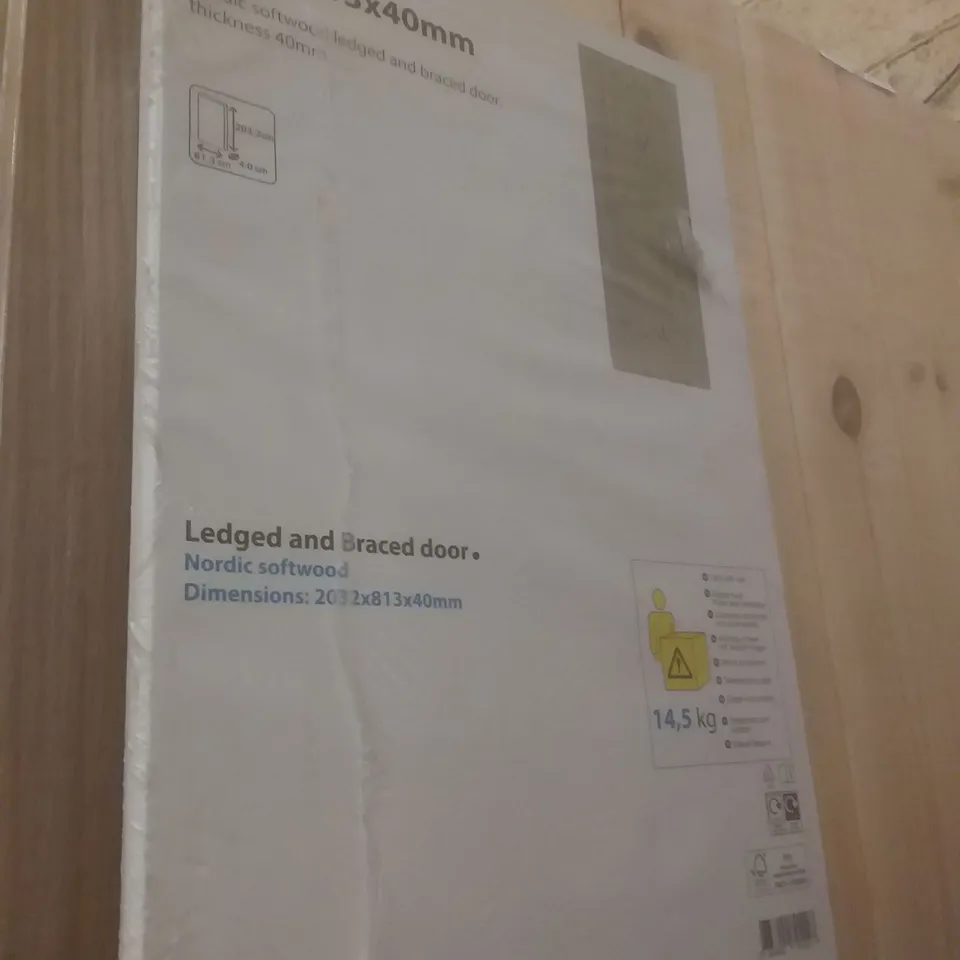 NORDIC SOFTWOOD LEDGED AND BRACED DOOR 2032X813X40MM