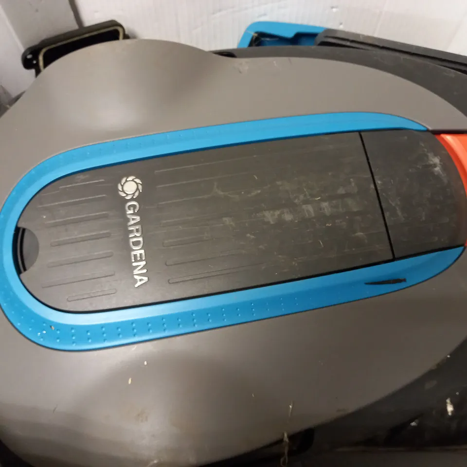 GARDENA SILENO CITY SET: ROBOTIC LAWNMOWER