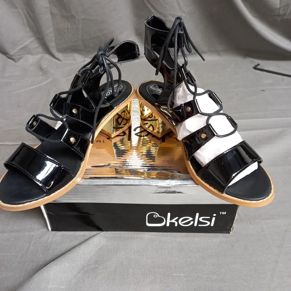 BOX OF 12 PAIRS OF KELSI STRAP HEELS IN BLACK/GOLD - VARIOUS SIZES