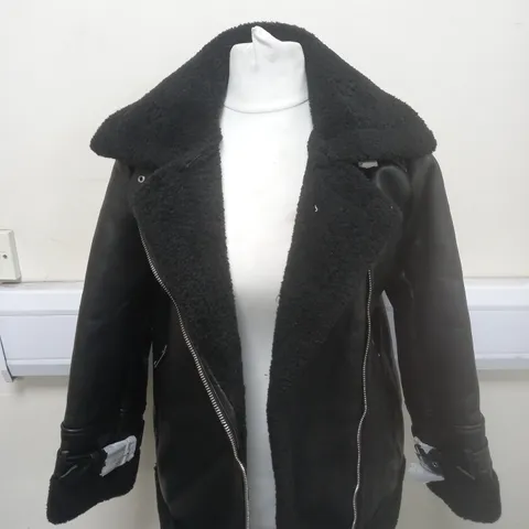 STRADIVARUIS HEAVY WEIGHT LEATHER JACKET WITH FLEECE INSIDE - SMALL
