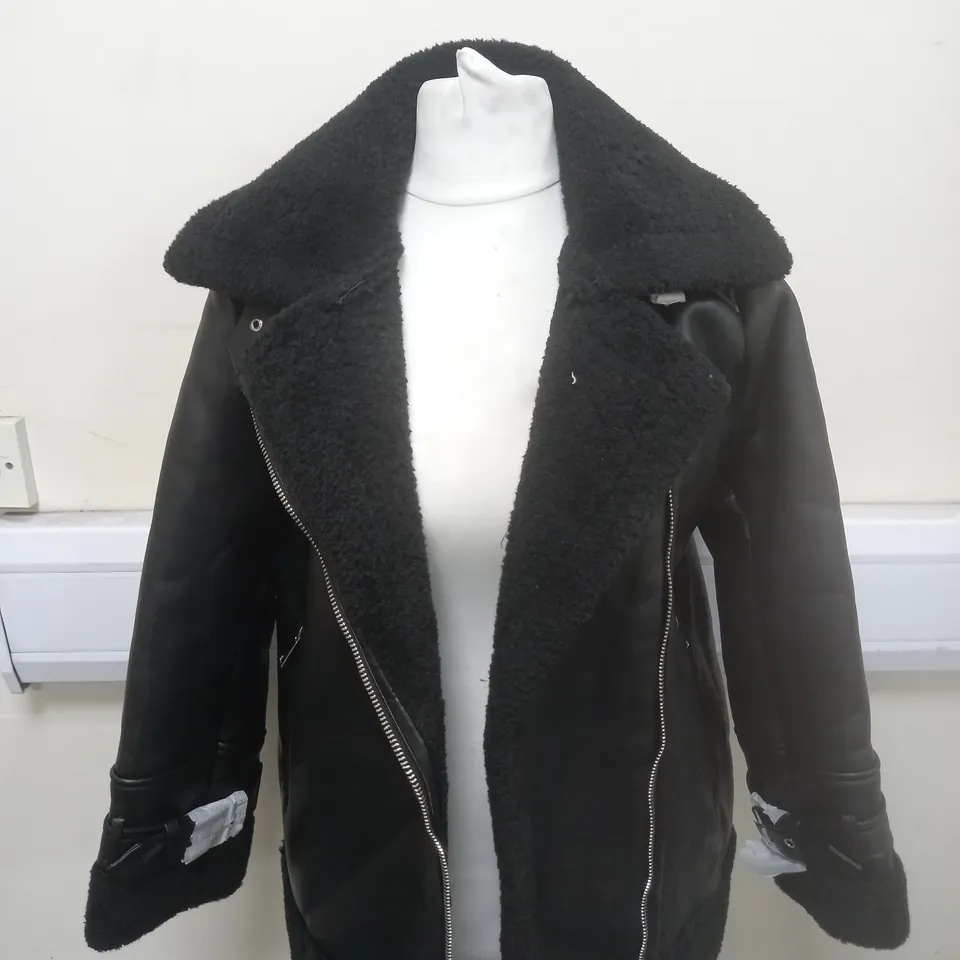 STRADIVARUIS HEAVY WEIGHT LEATHER JACKET WITH FLEECE INSIDE - SMALL