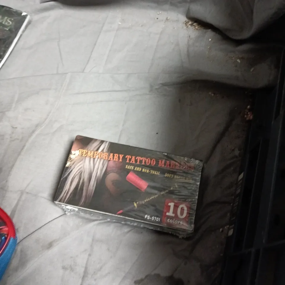 BOX OF APPROXIMATELY 12 ASSORTED TOYS INCLUDING OGHAMS FORTUNE , TEMPORARY TATTOO MARKERS AND SPIDERMAN SATCHELL 