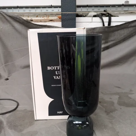 HAY BOTTOMS UP VASE – DARK GLASS