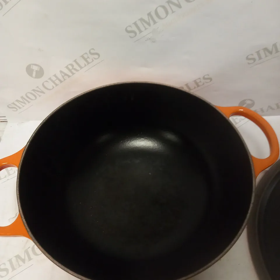 LE CREUSET CAST IRON 4.1L CASSEROLE DISH - VOLCANO 