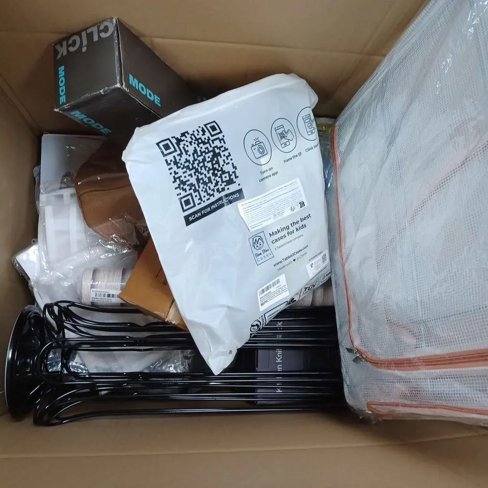 APPROXIMATELY 20 ASSORTED HOUSEHOLD ITEMS TO INCLUDE KARMA GEAR BACKPACK SELF ADHESIVE WALLPAPER, MIYOULI UNSCENTED BAGS, ETC - COLLECTION ONLY