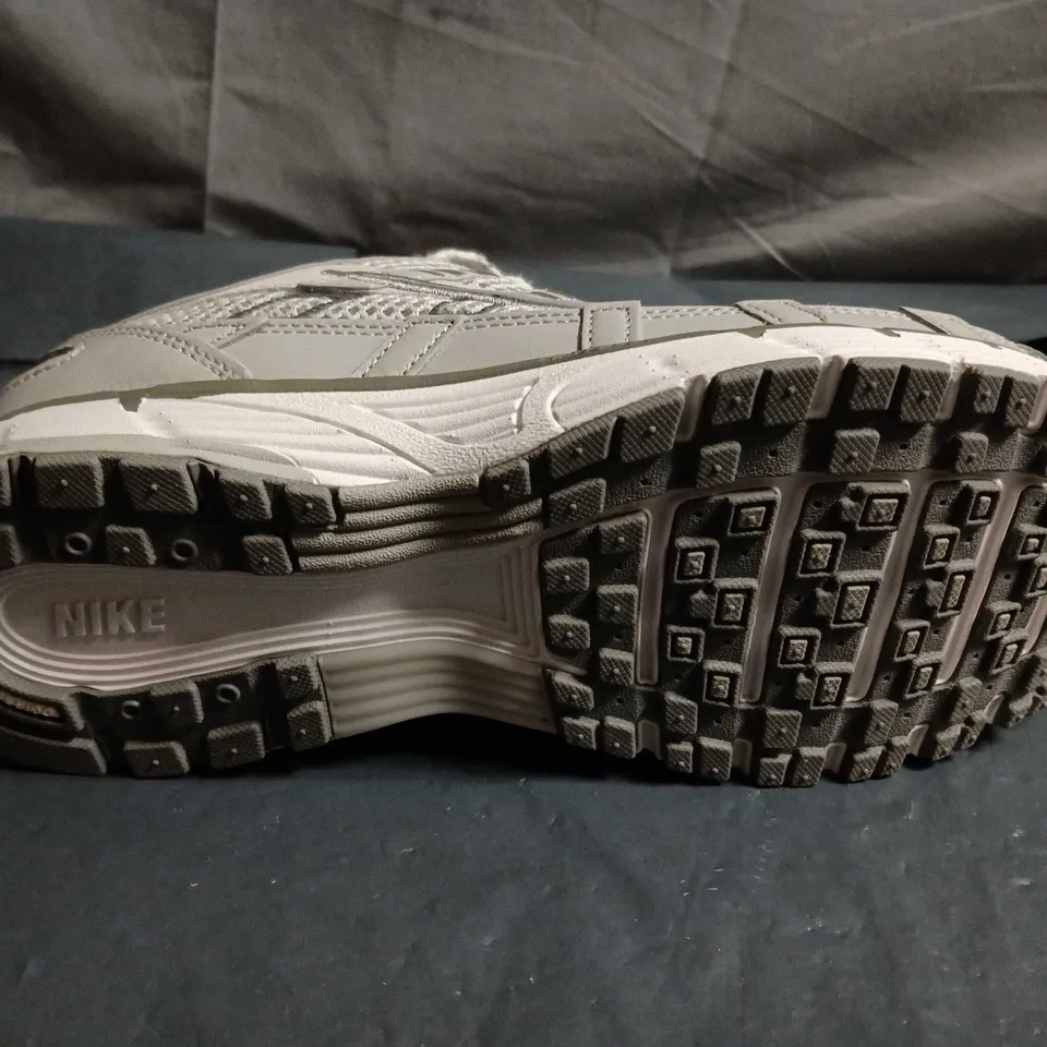 UNBOXED PAIR OF NIKE P6000 TRAINERS - UK SIZE 7