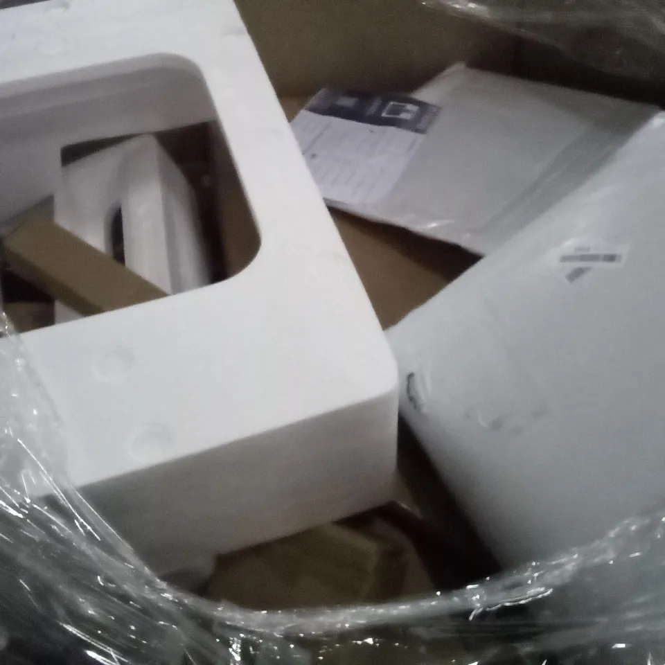 PALLET OF ASSORTED ITEMS INCLUDING ELECTRICAL CONVECTOR HEATER, SIDE TABLE, 48 CEILING FAN LIGHT,  3 STEP LADDER