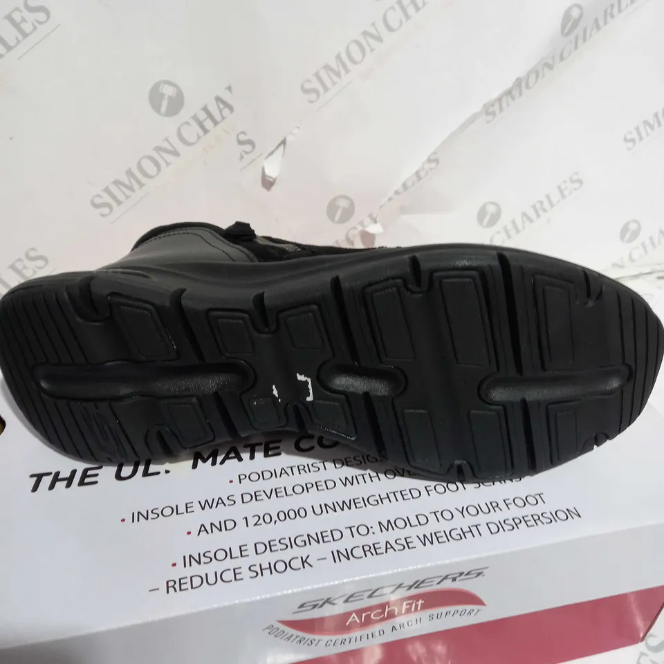 BOXED SKECHERS ARCH FIT SMOOTH ZIP BOOTS, BLACK - SIZE 7